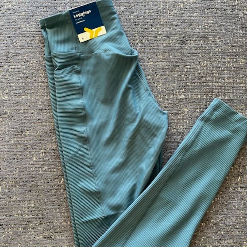 Old Navy Powersoft Leggings with ribbed detailing NWT